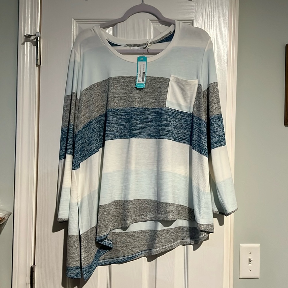 Market & Spruce Vreelan 1 pocket side knot knit top.